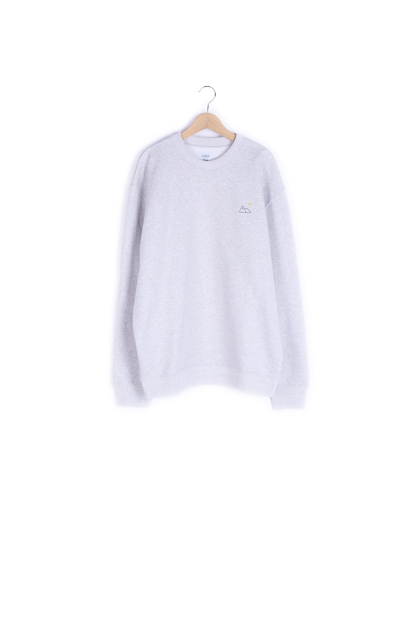 Pull chaud en laine upcyclé par Tilli Aigle